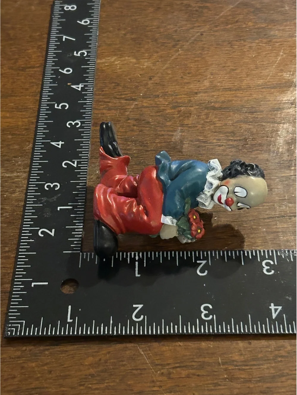 Vintage Gilde Handwerk Clown Figurine Holding Flowers